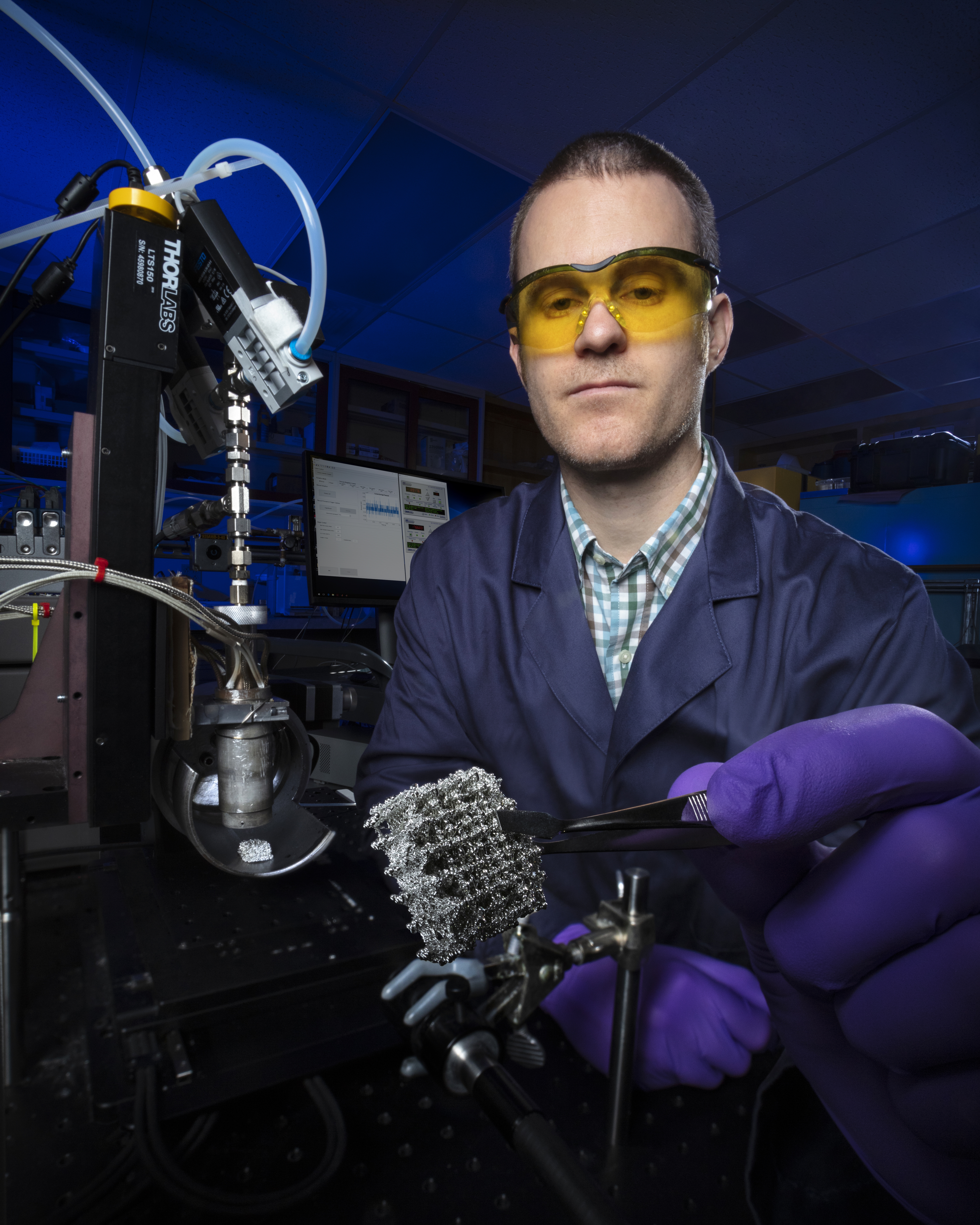 LMJ machine and scientist 0.